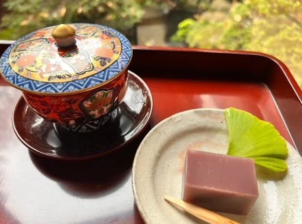 有田焼のトイレットペーパーホルダー