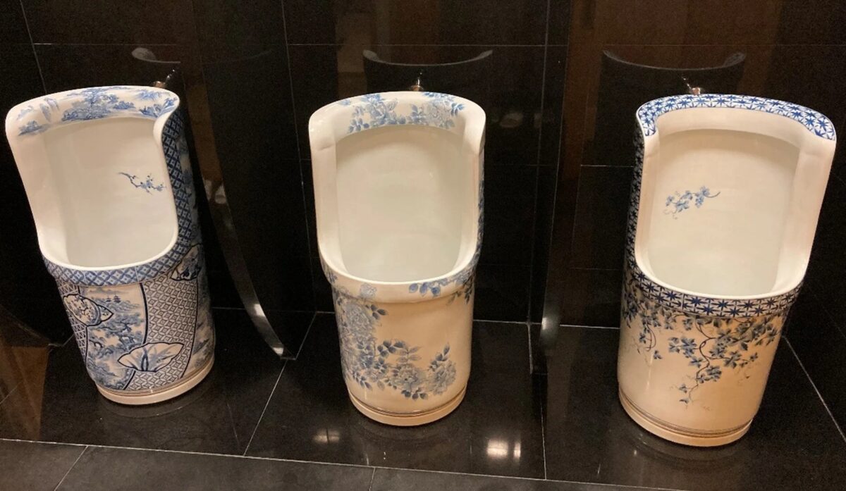 有田焼のトイレ